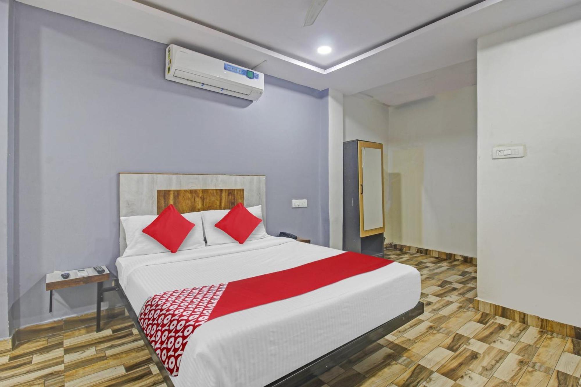 Super Hotel O Sri Sai Regency Hyderabad Exterior photo