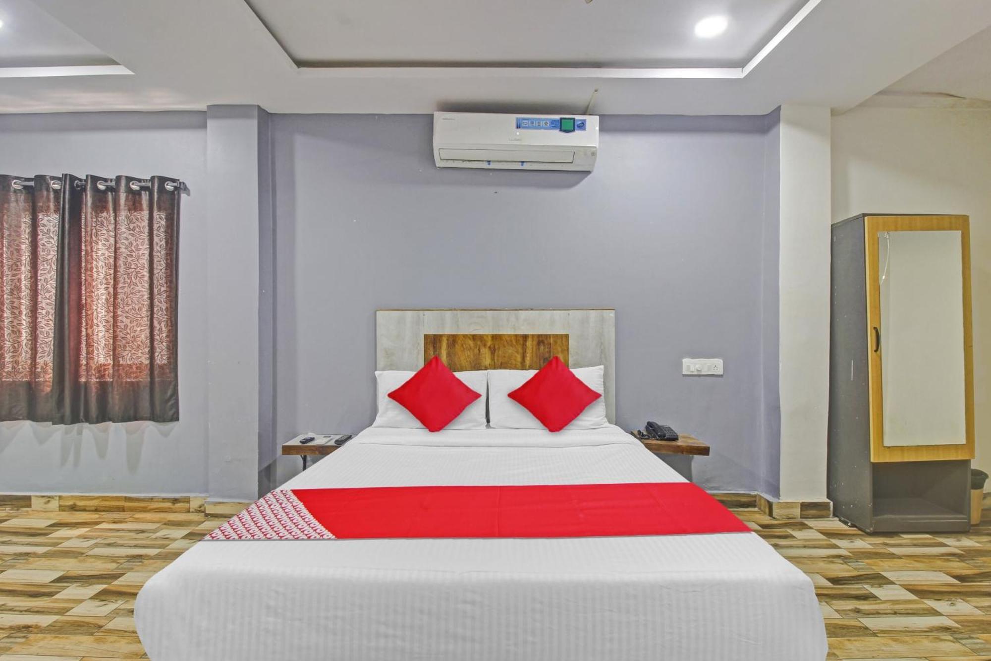 Super Hotel O Sri Sai Regency Hyderabad Exterior photo